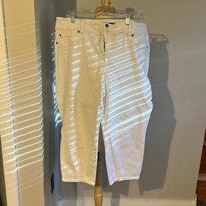 Torrid White Jean Capris. Size 24 Excellent condition